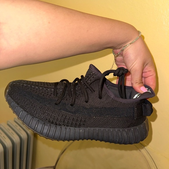 Yeezy - Picture 9 of 11